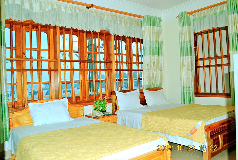 Hoang Ngoc Hotel Dong Khe Sau Exteriör bild