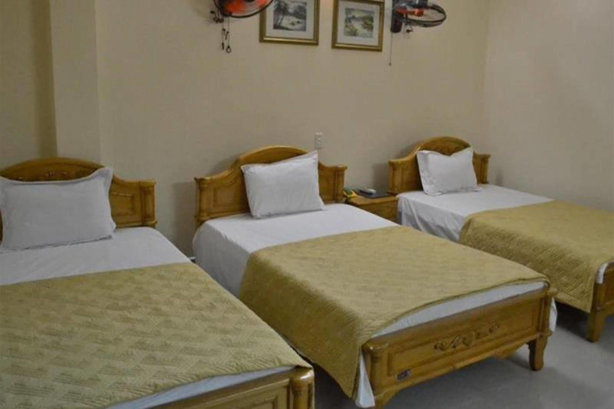 Hoang Ngoc Hotel Dong Khe Sau Exteriör bild