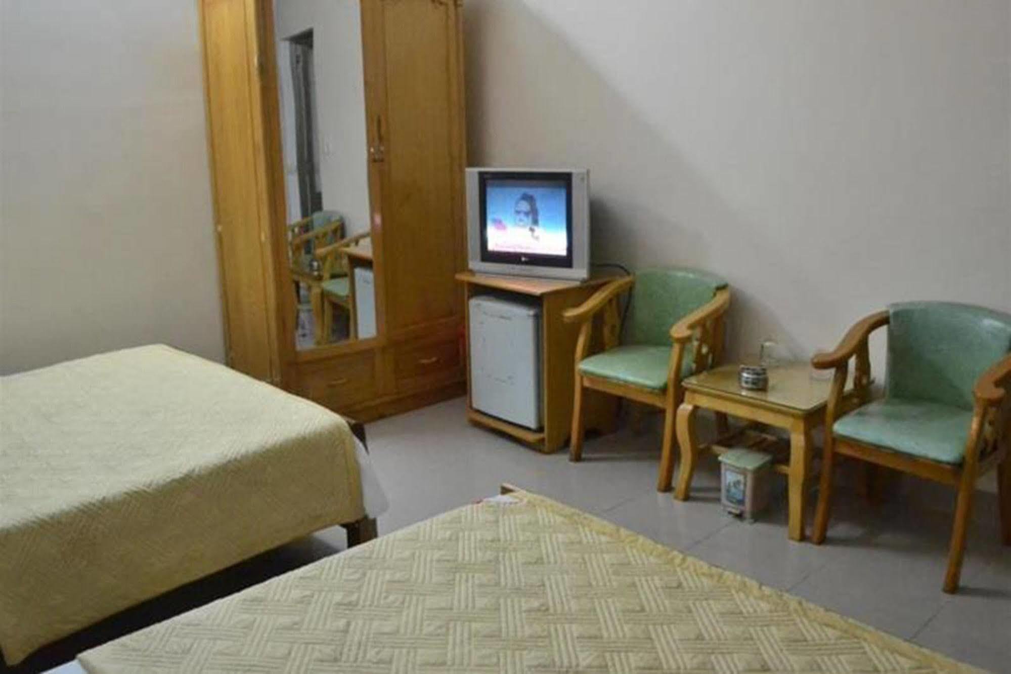 Hoang Ngoc Hotel Dong Khe Sau Exteriör bild