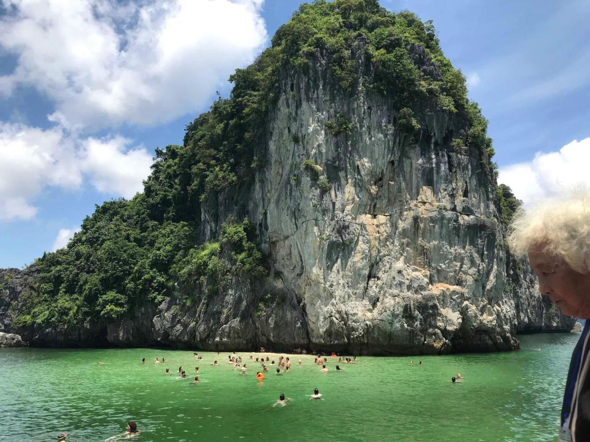 Hoang Ngoc Hotel Dong Khe Sau Exteriör bild